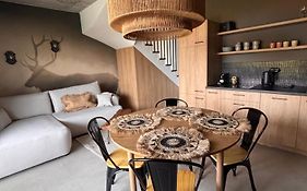Siedlisko na wydmach, sauna,podgrzewane jacuzzi,domki klimatyzowane,starlink internet,parking